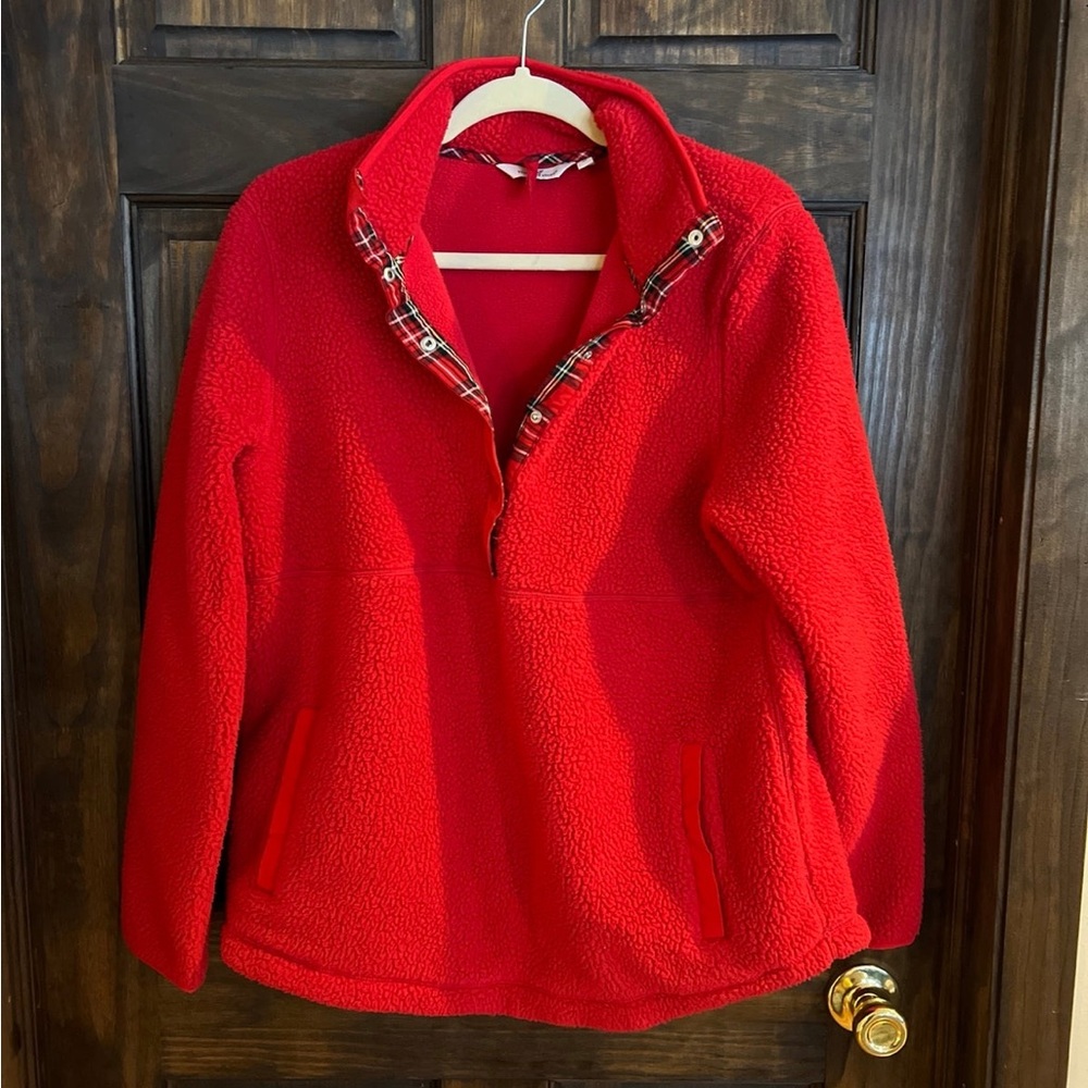 Red vineyard vines Sherpa